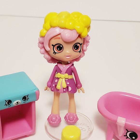 Happy Places Shopkins Welcome Pack Bathing Bunny - Picture 3 of 6